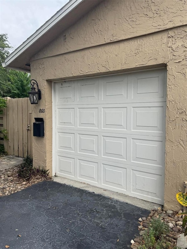 860 Park Lake Cir Unit 53, Maitland, FL 32751 - garage featuring driveway