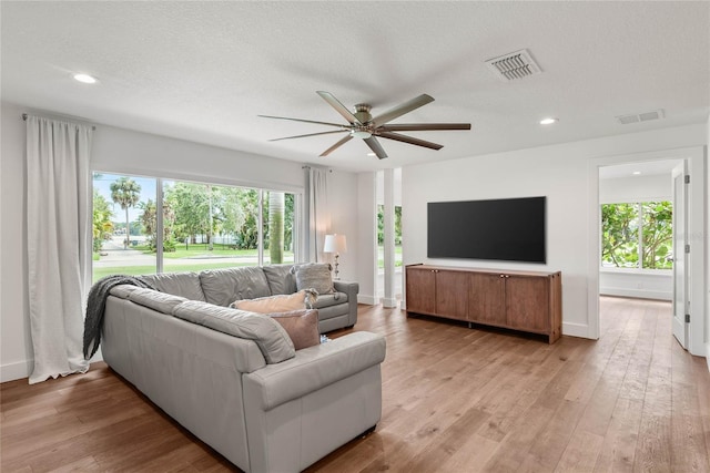 91 Minnehaha Cir, Maitland, FL 32751 - living area with ceiling fan, light wood finished floors, recessed lighting, and a textured ceiling