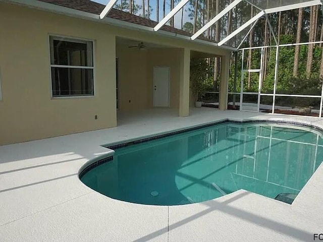 37 Ethan Allen Dr, Palm Coast, FL 32164 - outdoor pool with a patio, ceiling fan, and glass enclosure