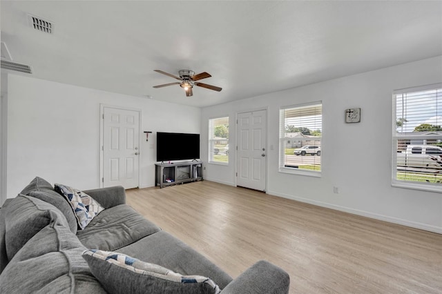 9 Summerset Ter, Casselberry, FL 32707 - living area featuring light wood-style floors and ceiling fan