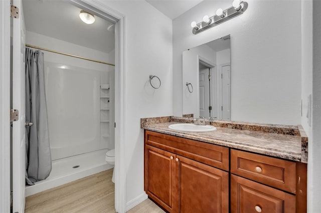 9 Summerset Ter, Casselberry, FL 32707 - full bath featuring wood finished floors, vanity, and a shower with shower curtain