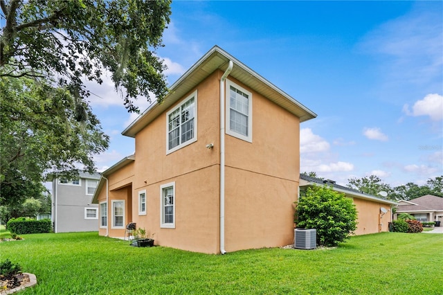 8804 Warwick Shore Xing Unit X, Orlando, FL 32829 - back of property featuring stucco siding and a yard