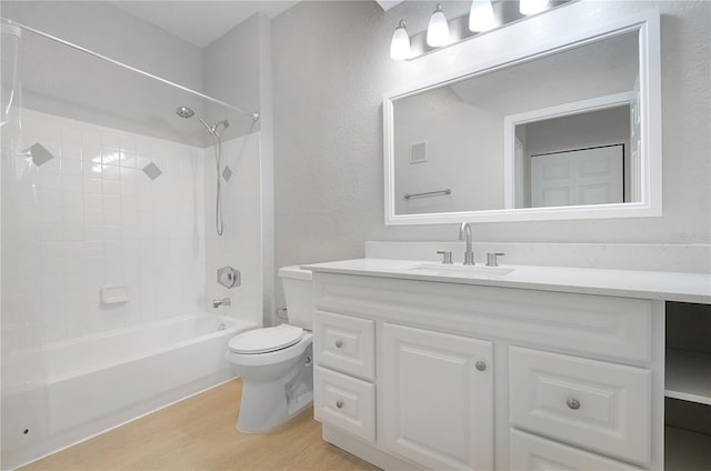826 Camargo Way Unit 201, Altamonte Springs, FL 32714 - bathroom featuring vanity, washtub / shower combination, wood finished floors, and a textured wall
