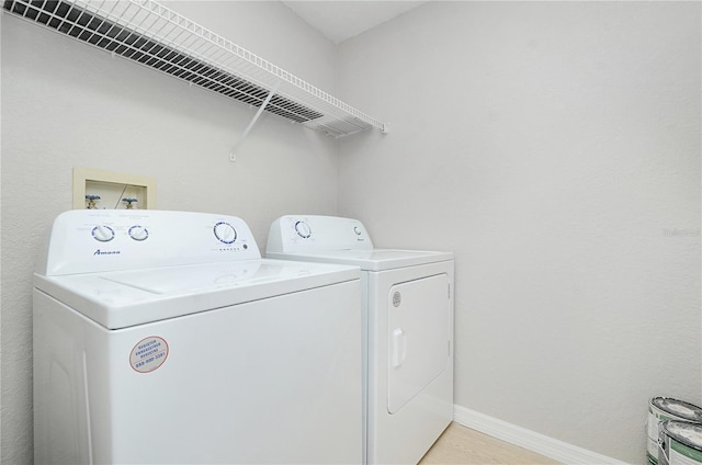 826 Camargo Way Unit 201, Altamonte Springs, FL 32714 - laundry room with separate washer and dryer and baseboards