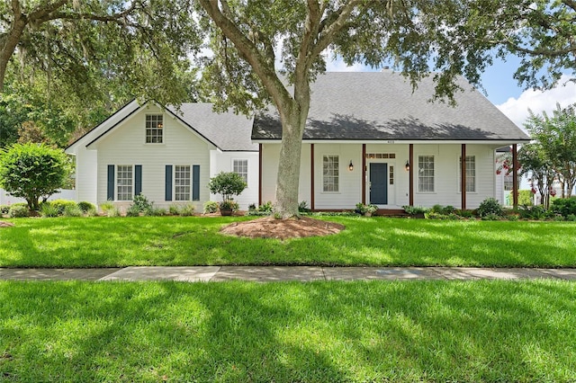 403 Courtlea Creek Dr, Winter Garden, FL 34787 - view of front facade with a front yard, covered porch, and roof with shingles