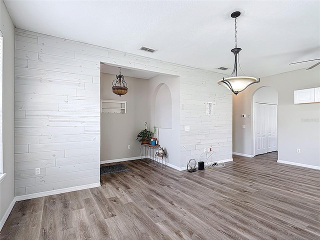 799 Hacienda Cir, Kissimmee, FL 34741 - unfurnished room with arched walkways, wood finished floors, and a ceiling fan