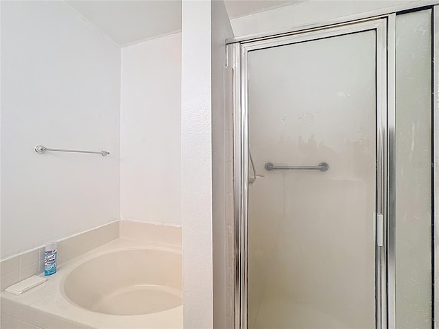 799 Hacienda Cir, Kissimmee, FL 34741 - full bath featuring a shower stall and a garden tub