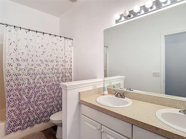 799 Hacienda Cir, Kissimmee, FL 34741 - full bath featuring double vanity, shower / bath combination with curtain, and wood finished floors