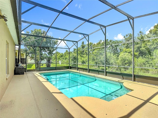 799 Hacienda Cir, Kissimmee, FL 34741 - swimming pool featuring a patio area and glass enclosure