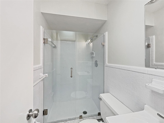 2607 Castle Oak Ave, Orlando, FL 32808 - bathroom with a stall shower, wainscoting, and tile walls