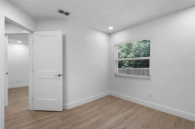 610 Huntly Ln, Winter Springs, FL 32708 - spare room featuring light wood-style floors, a textured ceiling, and recessed lighting