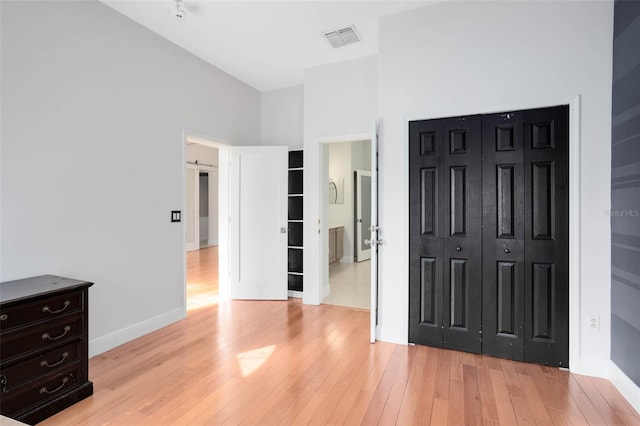 2540 Wembleycross Way, Orlando, FL 32828 - unfurnished bedroom featuring light wood-style flooring and a closet