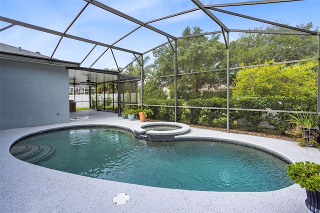 2540 Wembleycross Way, Orlando, FL 32828 - view of swimming pool featuring a patio area, a pool with connected hot tub, ceiling fan, and glass enclosure