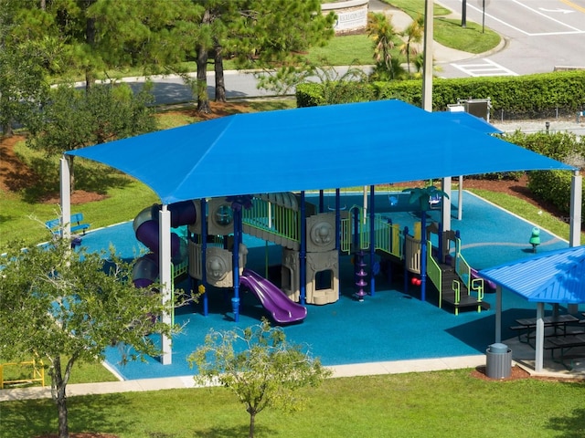 2540 Wembleycross Way, Orlando, FL 32828 - community jungle gym featuring a yard