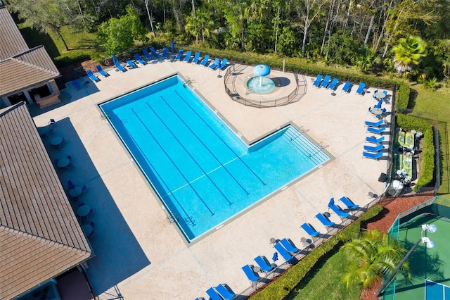 2540 Wembleycross Way, Orlando, FL 32828 - community pool with a patio