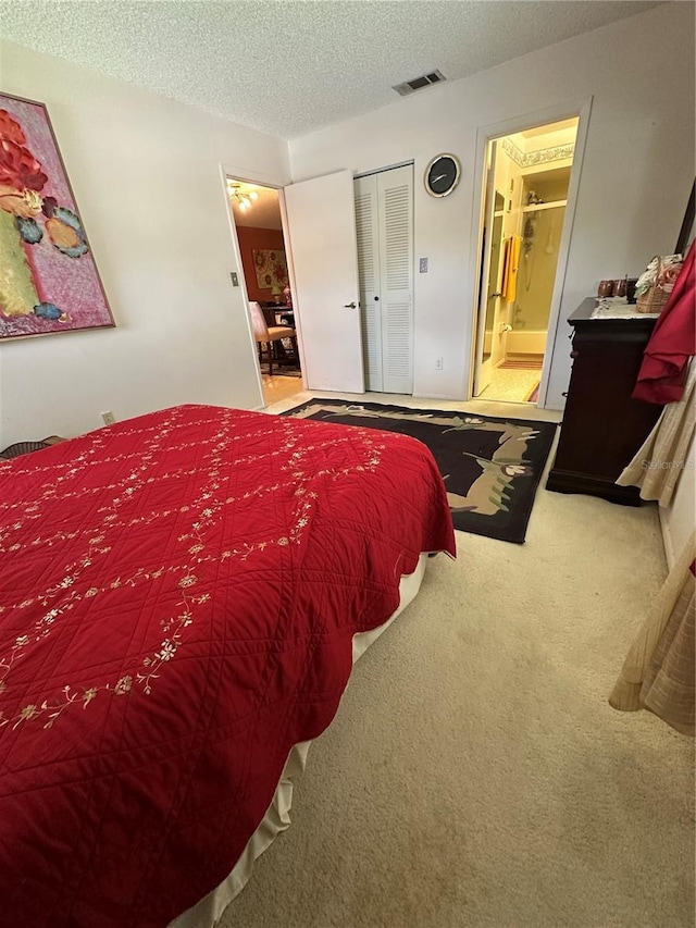 3279 Westridge Blvd Unit 204, Orlando, FL 32822 - bedroom featuring a textured ceiling, carpet, and ensuite bathroom