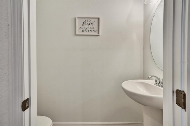 1056 Plantation Ln, Davenport, FL 33896 - half bath with baseboards and toilet