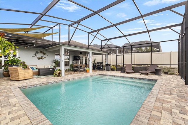 1668 Wilson Prairie Cir, Groveland, FL 34736 - outdoor pool with an outdoor hangout area, a patio, ceiling fan, glass enclosure, and outdoor dining space