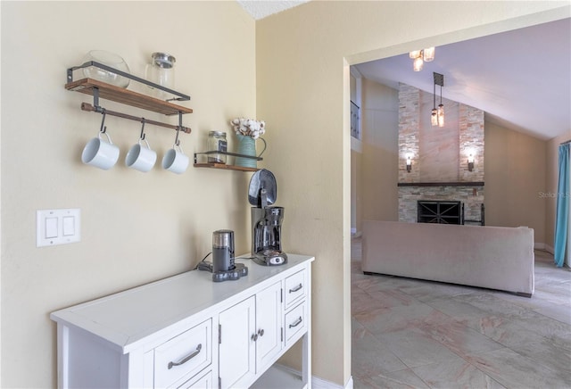 5361 Jade Cir, Belle Isle, FL 32812 - hallway featuring vaulted ceiling and baseboards