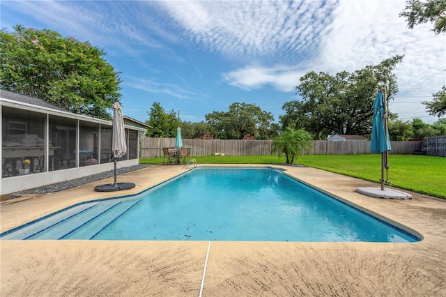 5361 Jade Cir, Belle Isle, FL 32812 - view of pool featuring a patio area, a fenced backyard, and a sunroom