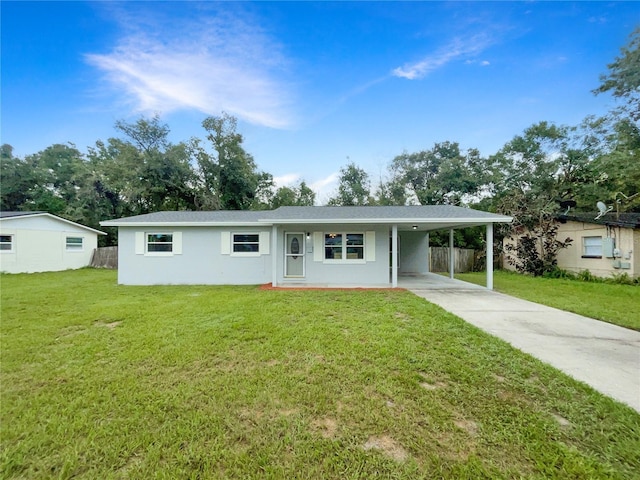 801 NE 4th Ave, Mulberry, FL 33860 - ranch-style house with driveway and an attached carport