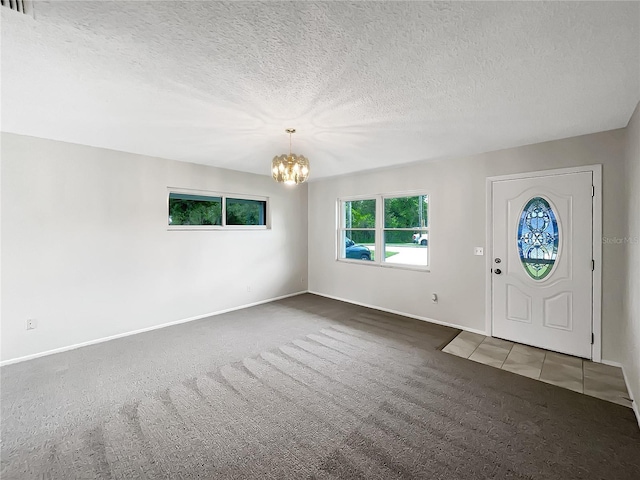 801 NE 4th Ave, Mulberry, FL 33860 - carpeted entrance foyer featuring a chandelier and a textured ceiling