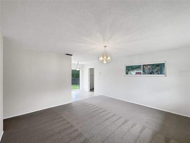 801 NE 4th Ave, Mulberry, FL 33860 - carpeted empty room featuring a chandelier and a textured ceiling