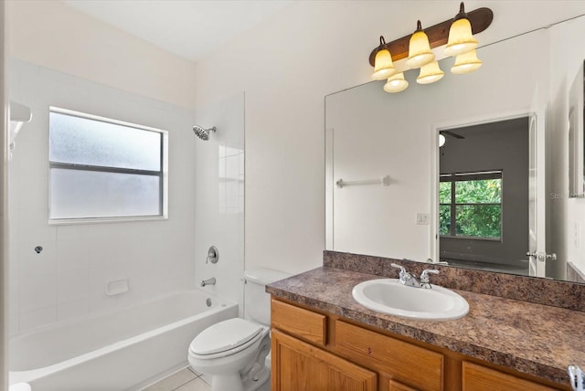 11 W Harding St Unit E, Orlando, FL 32806 - full bath featuring vanity and washtub / shower combination