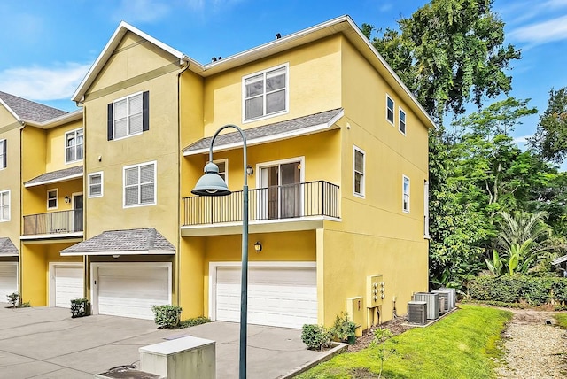 11 W Harding St Unit E, Orlando, FL 32806 - townhome / multi-family property featuring a balcony, stucco siding, a garage, and driveway