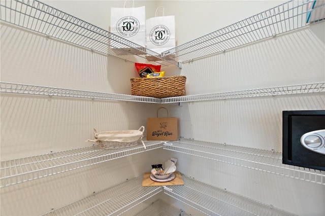 8020 Oak Shadow Ct, Davenport, FL 33837 - view of pantry