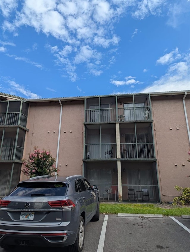 133 Oyster Bay Cir Unit 320, Altamonte Springs, FL 32701 - view of building exterior with uncovered parking