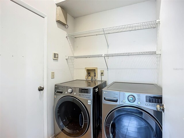 10901 Peppersong Dr, Riverview, FL 33578 - laundry room featuring independent washer and dryer
