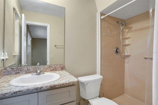 749 Ridge Blvd, South Daytona, FL 32119 - bathroom featuring vanity and tiled shower