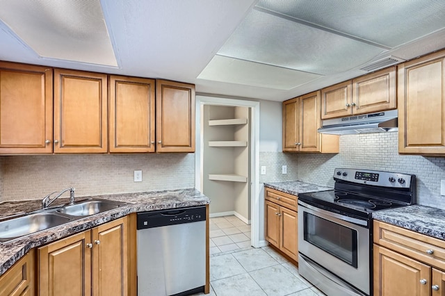 1175 Tracy Dr, Port Orange, FL 32129 - kitchen with stainless steel appliances, under cabinet range hood, decorative backsplash, and brown cabinetry