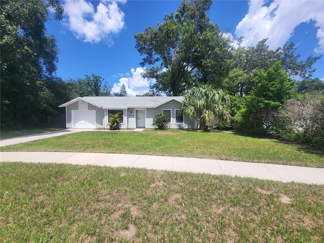 15315 Gilligan Ct, Winter Garden, FL 34787 - ranch-style home featuring a front lawn, an attached garage, and concrete driveway