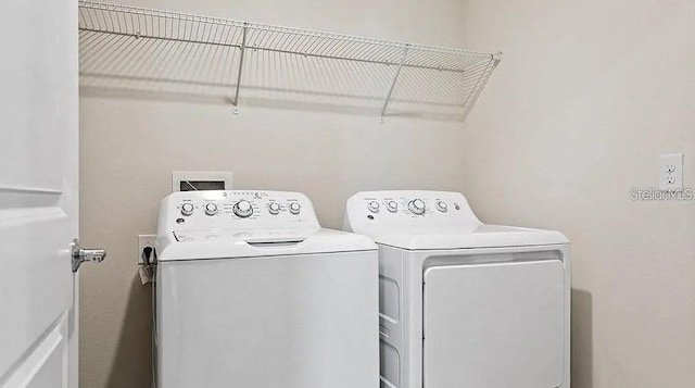 16480 Fernridge St, Clermont, FL 34714 - laundry area with washer and dryer