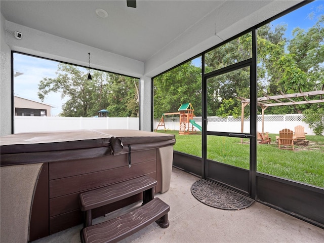 2556 Ocoee Reserve Ct, Ocoee, FL 34761 - sunroom with a jacuzzi