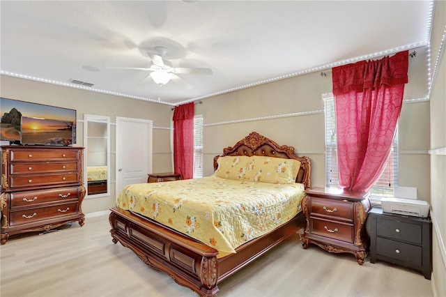 1514 Tamarind Rd, Davenport, FL 33896 - bedroom with light wood finished floors, multiple windows, and a ceiling fan