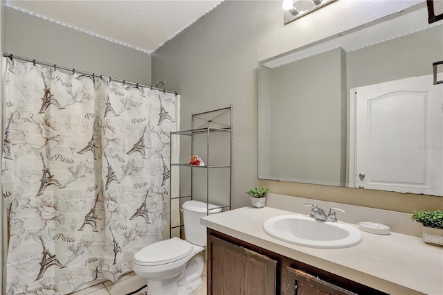 1514 Tamarind Rd, Davenport, FL 33896 - bathroom with vanity and a shower with shower curtain