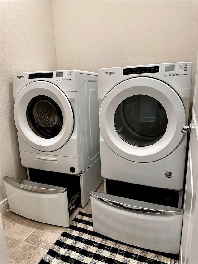 7484 Catania Loop, Clermont, FL 34714 - laundry area with washing machine and dryer and baseboards