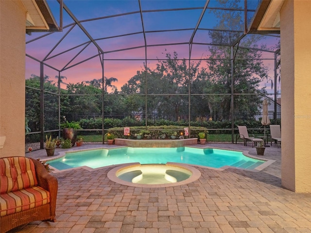 8974 Grey Hawk Pt, Orlando, FL 32836 - pool at dusk with a patio area, a lanai, and a pool with connected hot tub
