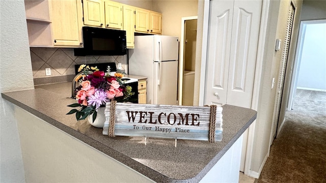 1375 Lake Shadow Cir Unit 11203, Maitland, FL 32751 - kitchen with black microwave, freestanding refrigerator, stove, tasteful backsplash, and dark countertops