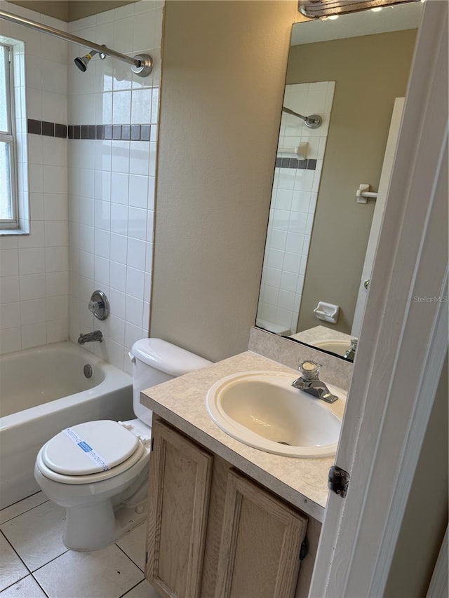 2116 New Victor Rd, Ocoee, FL 34761 - full bath featuring vanity,  shower combination, and tile patterned flooring