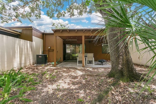 2318 Inagua Way, Winter Park, FL 32792 - back of house with a patio