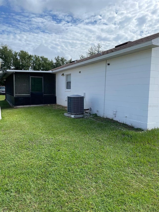 532 Koala Dr, Kissimmee, FL 34759 - rear view of house featuring a sunroom and a yard