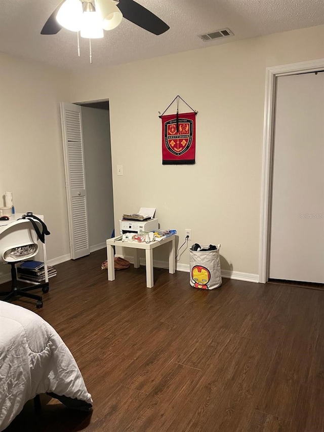 532 Koala Dr, Kissimmee, FL 34759 - bedroom with wood finished floors, ceiling fan, and a textured ceiling