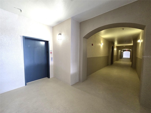 3001 Laurel Run Ln Unit 203, Kissimmee, FL 34741 - corridor featuring arched walkways and carpet floors