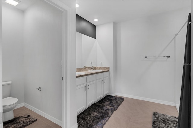 1296 Berry Ln, Davenport, FL 33837 - full bath featuring double vanity, tile patterned flooring, and recessed lighting