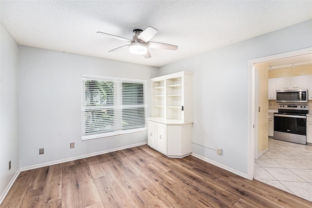 846 Glades Ct NE, Saint Petersburg, FL 33702 - photo 10