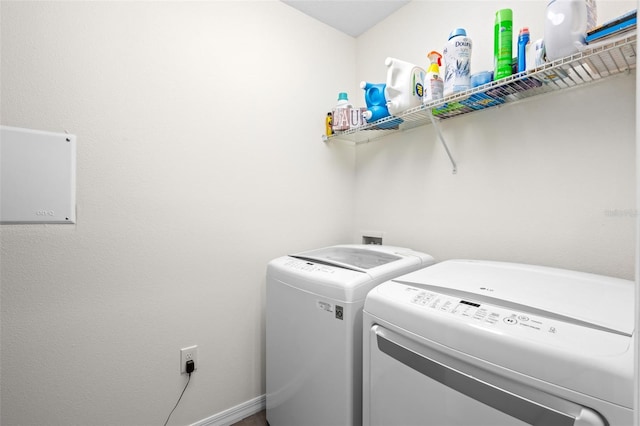 1330 Bucktail Ct, Kissimmee, FL 34746 - laundry room featuring washing machine and dryer